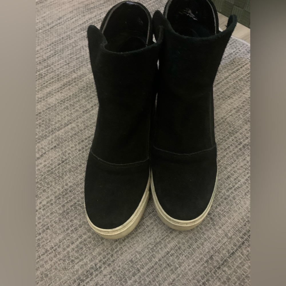 Steve Madden hidden heel shoes. Good condition.